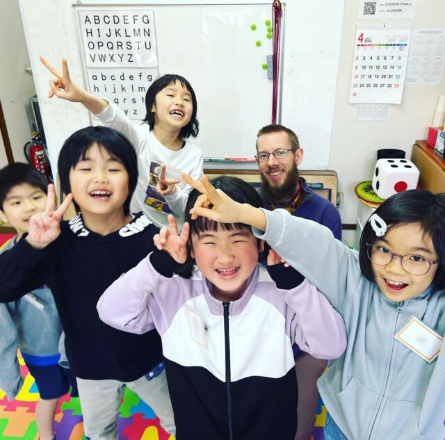 .
先日のレッスンで撮影した写真📷´-
⁡
この笑顔にいつも元気づけられています🥹
⁡
色んなことがあっても、コロナ禍で苦しい時も、みんなに助けられました😭
⁡
この笑顔に会うために、これからも頑張ります☺️

#英語 #英会話 #習い事 #子供の習い事 #札幌 #子供英語 #こども #ホームステイ #english #幼児教育 #プレ保育 #小学英語 #ネイティブ #英会話教室 #英会話スクール #英語教材 #インターナショナル #グローバル #英会話できるようになりたい #子供のいる生活 #バイリンガル #英語の勉強 #子供の笑顔